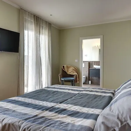 Manu Villa