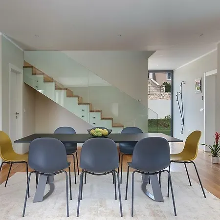 Manu Villa