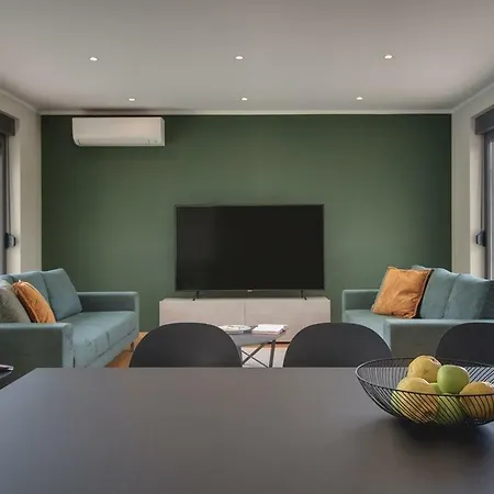 Manu Villa *